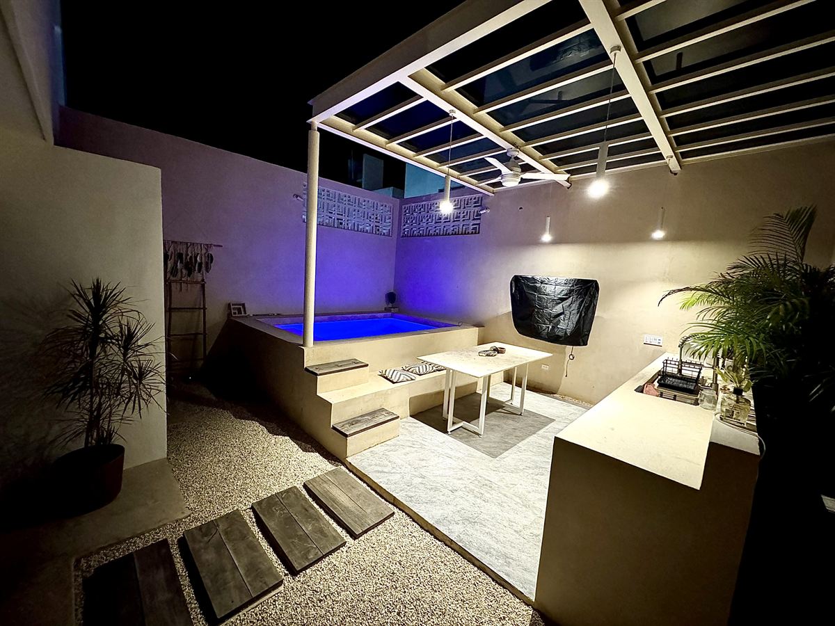 Terraza de Casa Peltre, de noche